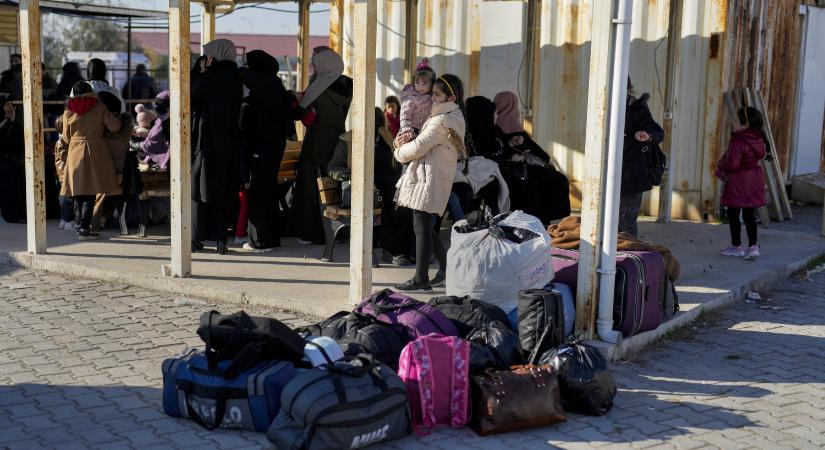 Több ország felfüggesztette a szír menekültek befogadását