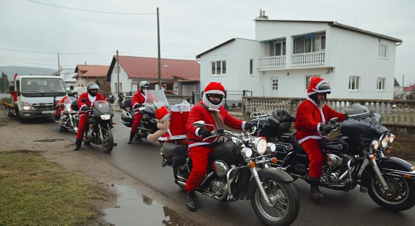 Hatalmas sikert arattak a motoros Mikulások, jövőre még több helyre „elgurulnak”