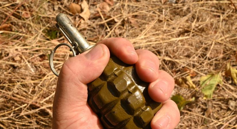 Nagy volt a riadalom, kézigránátot találtak a baranyai tó közelében