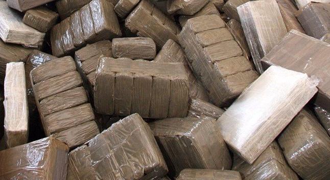 Két tonna, 52 milliárd forint értékű Magyarországra szánt kokainra csaptak le a rendőrök egy rotterdami banánszállítmányban