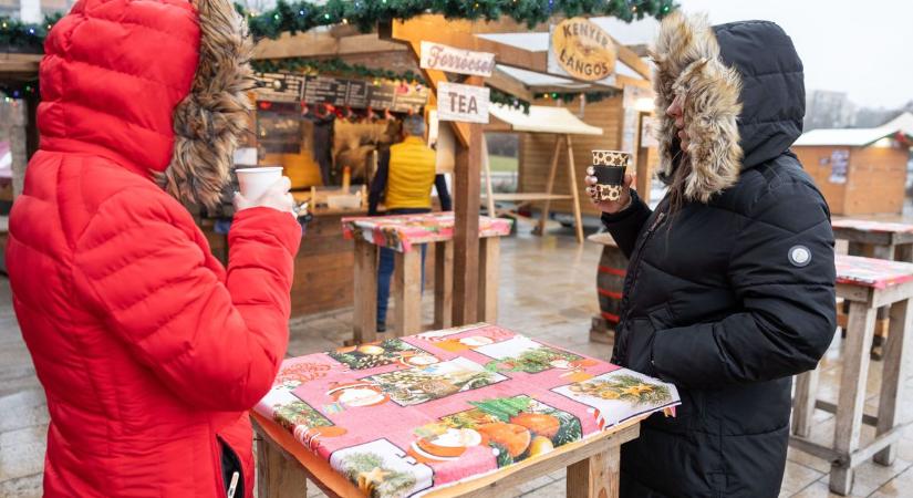 Adventi vásár: így néz ki Tatabánya adventi bögréje fotók