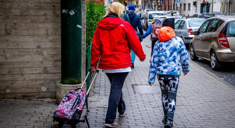 Idén a pedagógusok kapnak karácsonyi pénzt, de a tankerületi vezetők nem