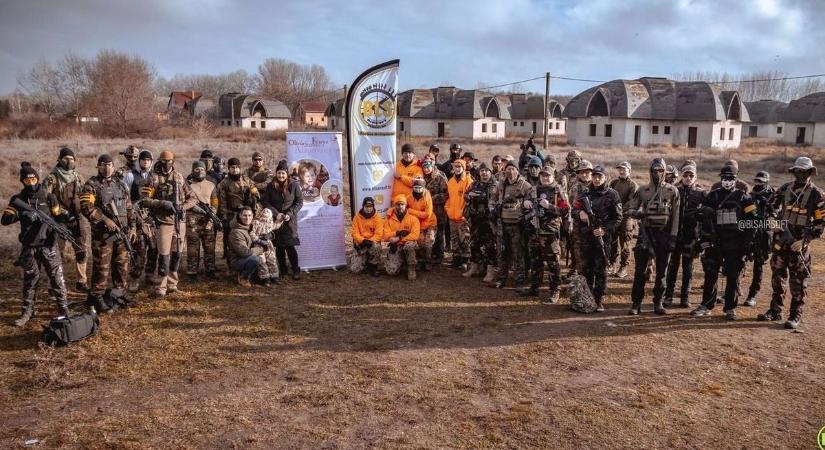 Airsoft csapat segítette a csak fényt látó Olívia és testvére speciális fejlesztését – galériával