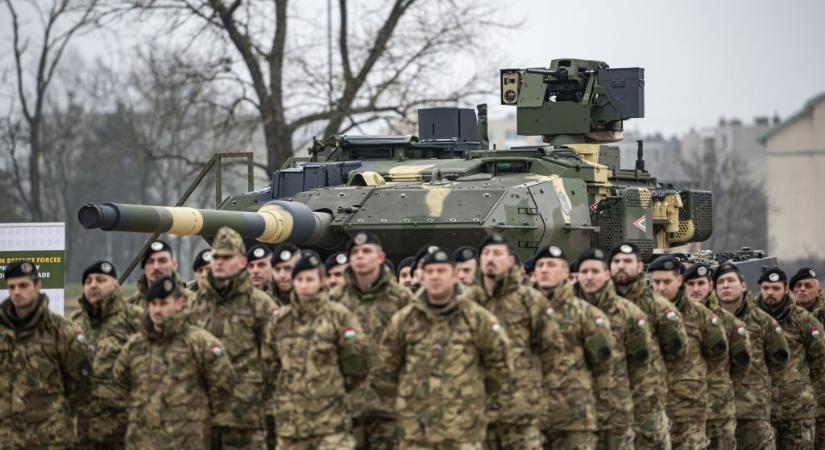 Honvédelmi Minisztérium: Folyamatosan érkeznek a harci eszközök Tatára