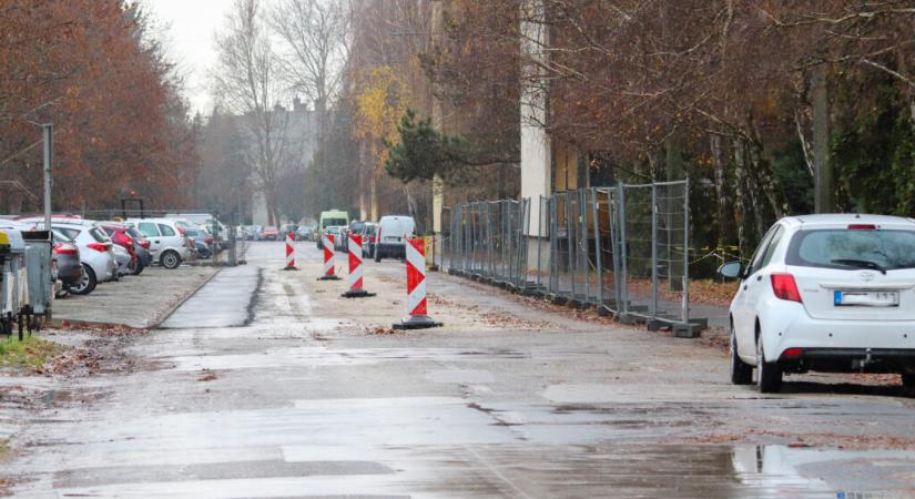 Elbontották a kordont a Jókai utcában