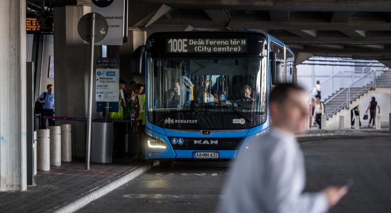 Elindult a licit Vitézy Dávid és Szentkirályi Alexandra között, amit csak a reptérre buszozók nyerhetnek meg