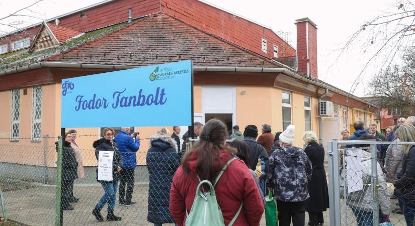 Új színfolt Szegeden: Tanbolt nyílt a Fodorban – galériával, videóval