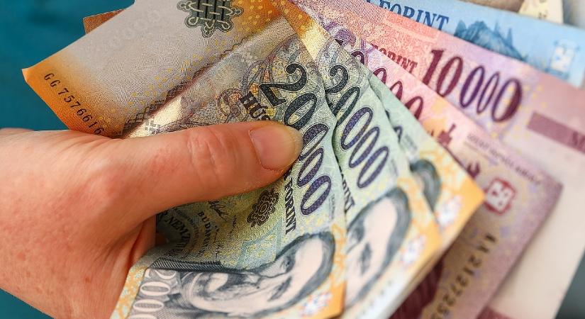 Búcsút inthetünk a 400 forint alatti euróárfolyamnak