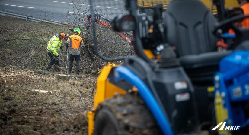 Így folyatódnak az M1-es hatsávúsításának előkészületei – FOTÓK