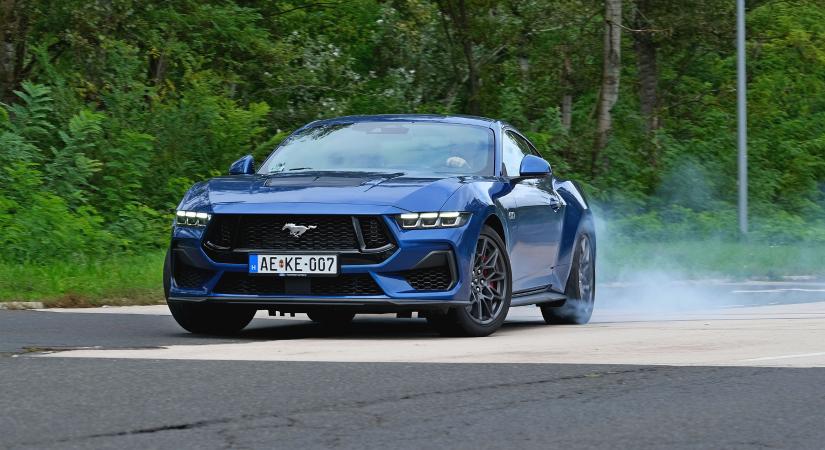 Nem puhul a V8-as Mustang, hála az égnek!