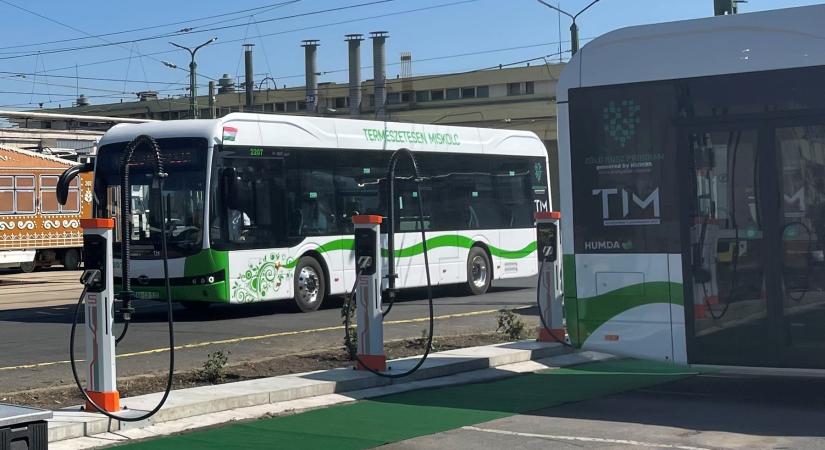 Tűzmegelőzés töltés közben elektromos rollertől az autóbuszig