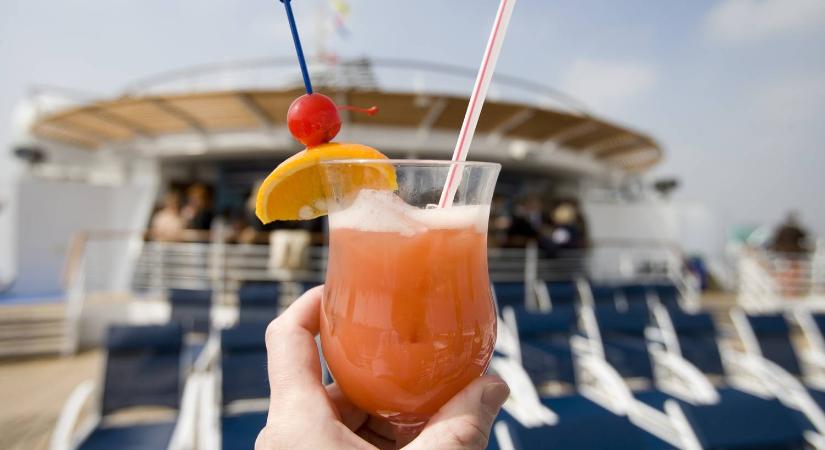 A Royal Caribbean betiltotta a hosszabbítókat: új szabályokat vezetett be a hajóutakon