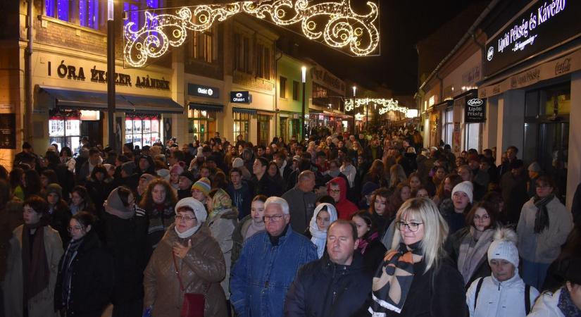 Adventi fények és ünnepi harmónia – Adventi programok Pápán