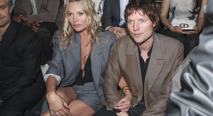 9 év után szakított Kate Moss és 13 évvel fiatalabb párja