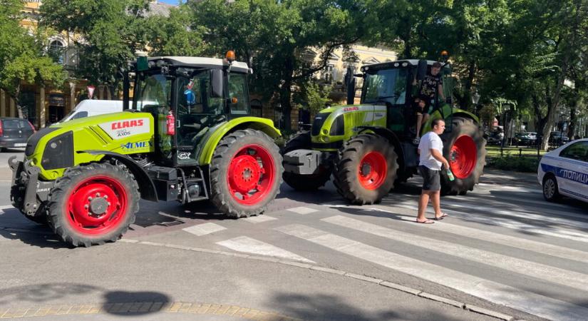 Megszakítják a kommunikációt a kormánnyal, utcára mennek a földművesek is