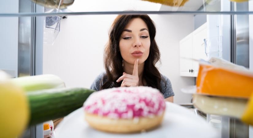 Azonnal tedd tiltólistára ezt a három népszerű ételt! Lefekvés előtt soha nem szabad fogyasztanod belőlük