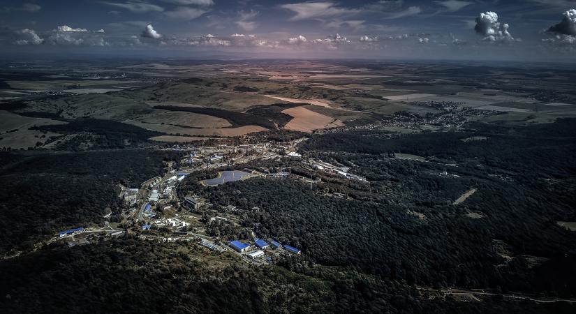 Az ipari parkból jövő bűzre és gyakori balesetekre panaszkodnak a sajóbábonyiak