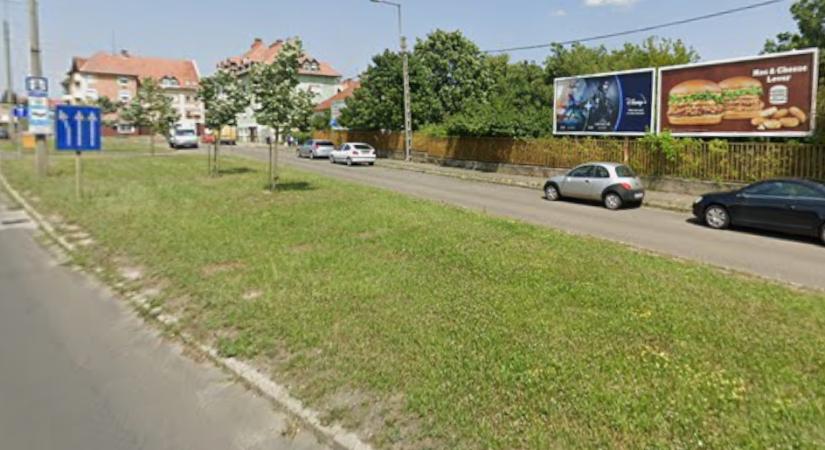 Alakítsák parkolóvá a Király utca és a 25-ös főút kereszteződése melletti területet?