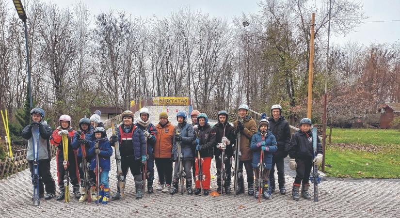 Dadon kezdődött az alpesi sízők versenyszezonja