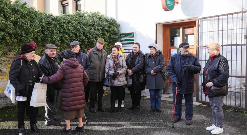 Posta bezárása ellen tiltakoznak a győriek - Ezek a Kálvária úti utolsó napjai?