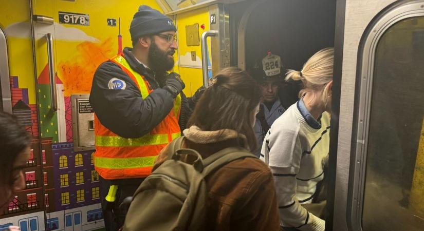 Megbénult a New York-i metró, több ezren rekedtek az alagutakban