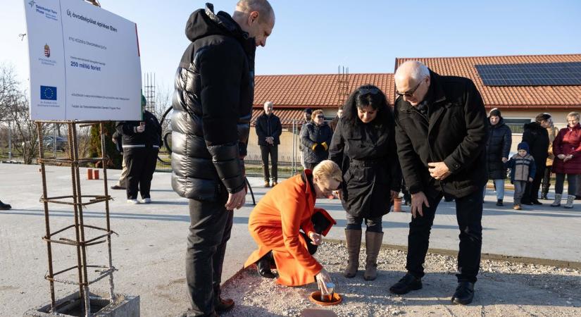 Letették a vármegye legkedvesebb projektjének alapkövét