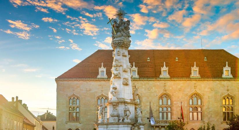 Lekopott egy budapesti lakóház fala, a rajta lévő különleges felirat évtizedek óta rejtve volt most végre kiderült a múltja