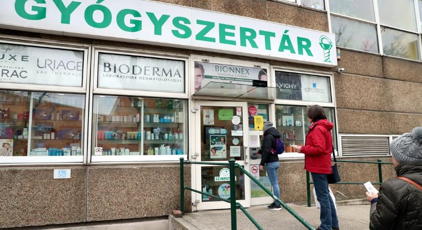 Lesz elég gyógyszer karácsonyra! Fellélegezhetnek a patikák, újra fizet gyógyszerkassza