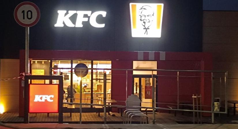 Hoppá! Mégsem nyit ki a szekszárdi KFC?