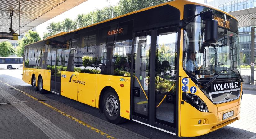 Kigyulladt a Volán busza Tiszaújvárosban