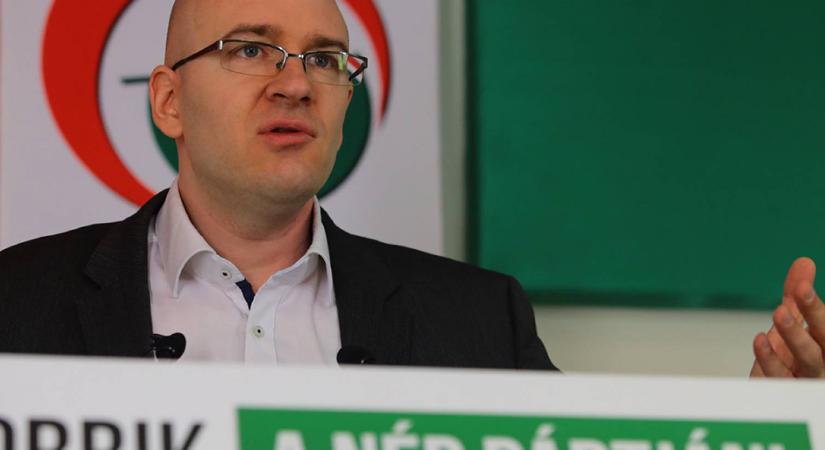 Az ügyfélszolgálatok megtartását sürgeti a Jobbik