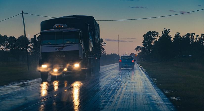 Lecsaptak a fuvarozóra, aki robbanásveszélyes árut szállított