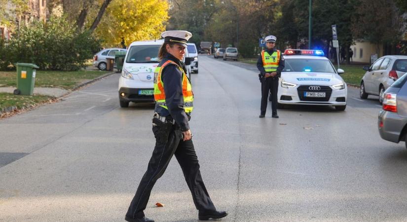 Baleset a reggeli csúcsforgalomban a 25-ös úton