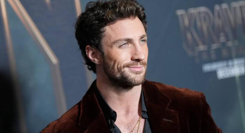 A jóképű színész 23 évvel idősebb feleségével pózolt a vörös szőnyegen: Aaron Taylor-Johnson mostohalányai is ott voltak