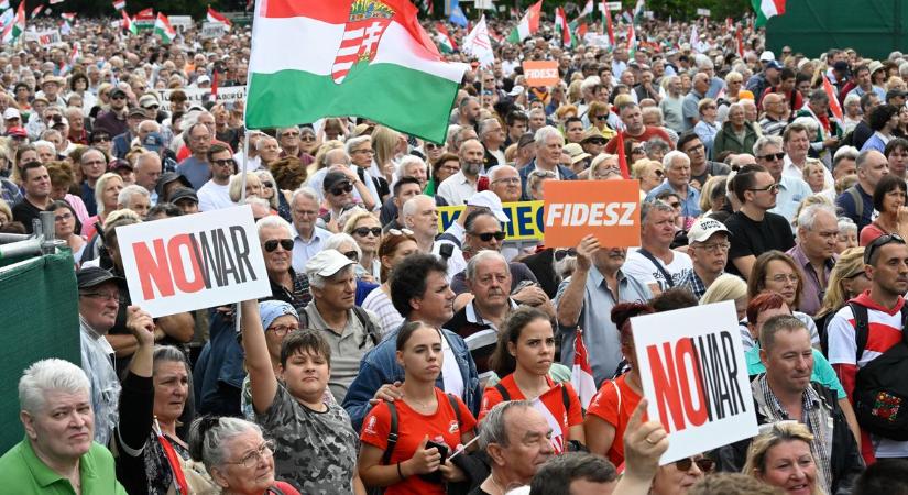 Első helyen a Fidesz–KDNP, egyre többen fordulnak el Magyar Pétertől