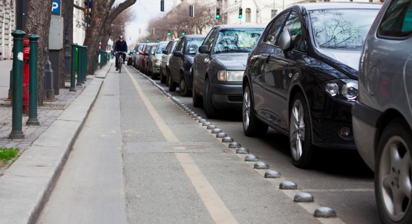 Eltöröltek egy szabályt a budapesti parkolásban