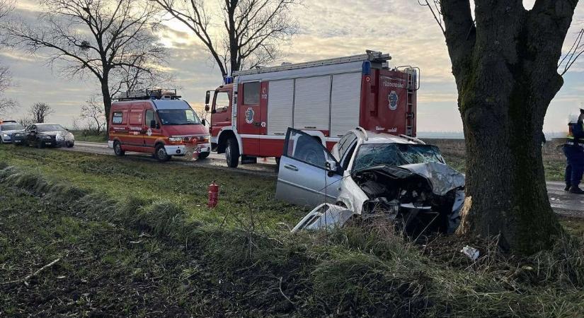 Helyszíni fotókon az újabb magyarországi horrorbaleset, mentőhelikoptert is riasztottak