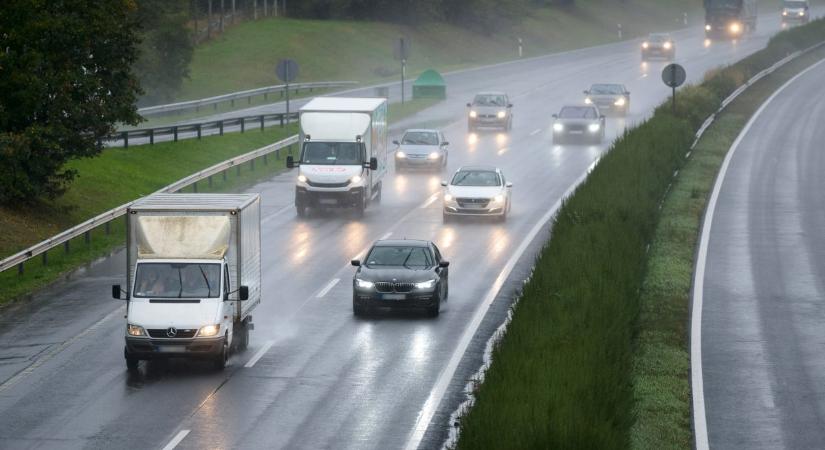 Figyelmeztet a Magyar Közút: Csúszóssá válhatnak az utak szombaton