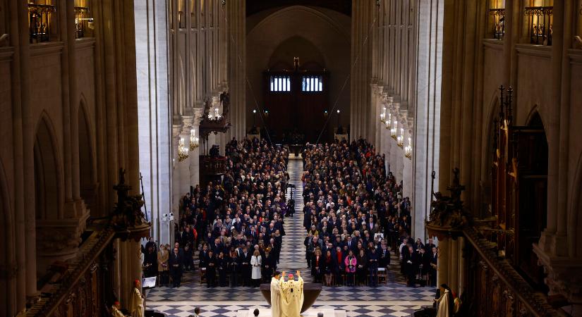 Visszatért a töviskorona a párizsi Notre-Dame-székesegyházba