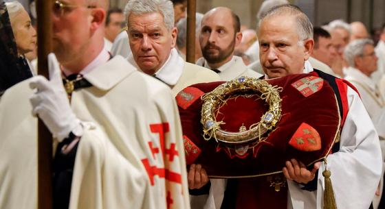 Visszavitték a töviskoronát a Notre-Dame-ba