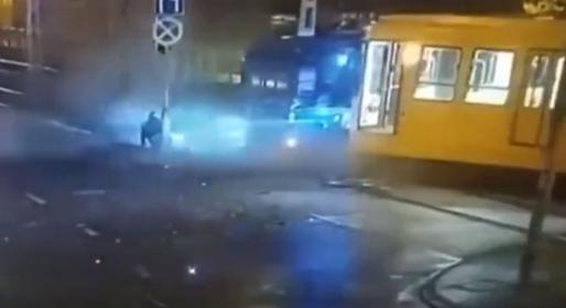 Kizuhant a sofőr a 124-es buszból, miután nekiütközött a 62-es villamos Zuglóban – videó