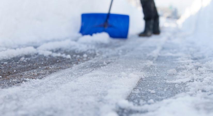 Kiadták a vészjelzést a hétvégi időjárás miatt: hóval és ónos esővel tör be a tél