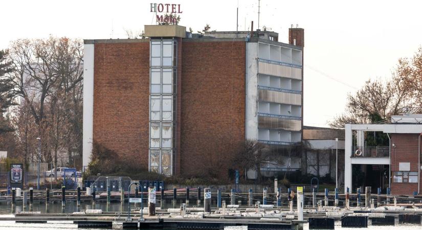 Életveszélyes hotel helyén épülhet Siófok új szimbóluma