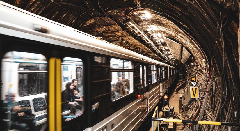 A spórolás és a silány minőségű szerelvények miatt rángatózhat a 3-as metró