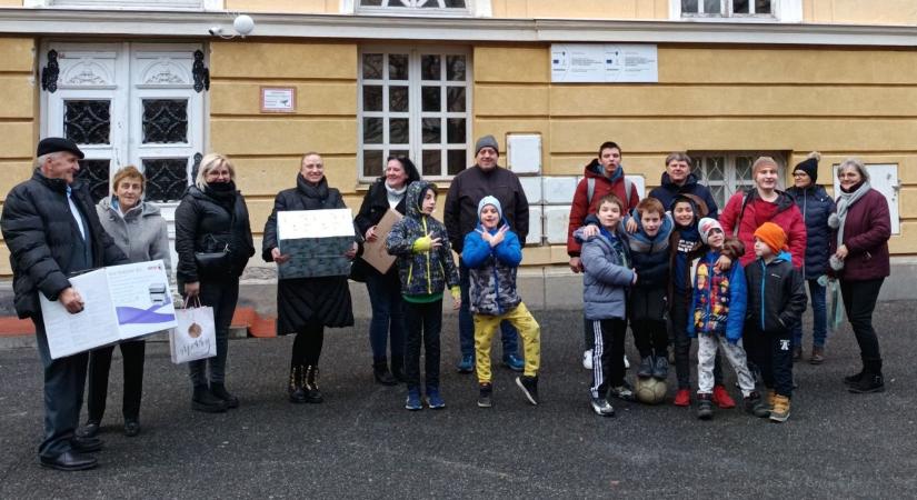 Speciális nevelési szükségletű gyerekeknek vitt ajándékot a Vitézi Rend Vas-Zala Vármegyei Törzskapitányság