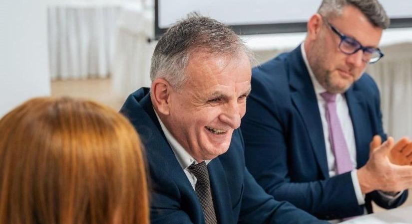 Pétermann Jakab-díjat vehetett át a B-System Kft. tulajdonosa