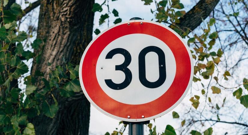 Városban maximum 30 km/órás sebességkorlátozást javasolnak