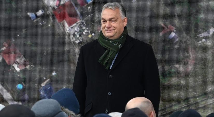 Magyar Orbánnak: Mennyire örült volna 1966-ban a hároméves Orbán Viktor, ha a felcsúti faluszéli kis házba ajándékot visznek