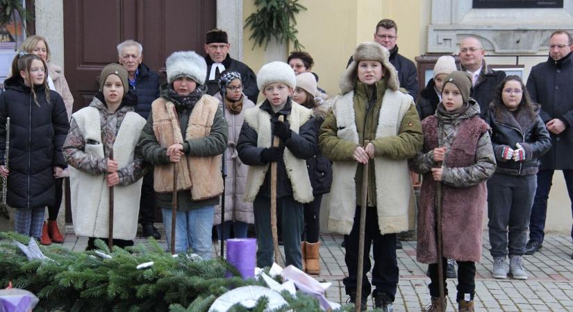 Advent harmadik hétvégéje Celldömölkön - a messziről jött vendéget angyalok kínálták