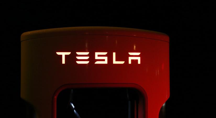 Energiaügyi Minisztérium: részhajránál előzött a Tesla, a Model Y az első ötszázas típus a vállalati e-autó pályázaton